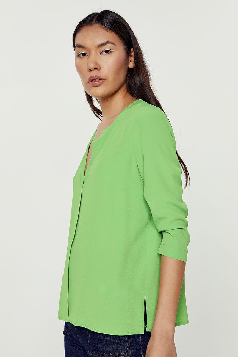 Μπλούζα από κρεπ ύφασμα σε πράσινο χρώμα