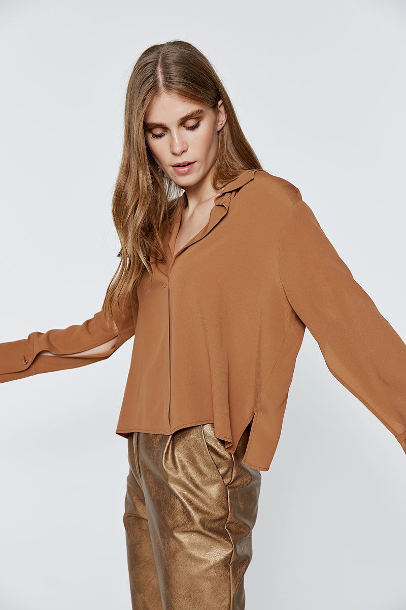 Crepe de chine boxy shirt with gold buttons