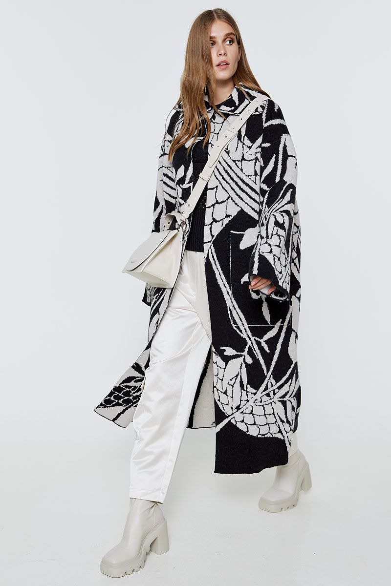 Knitted printed coat