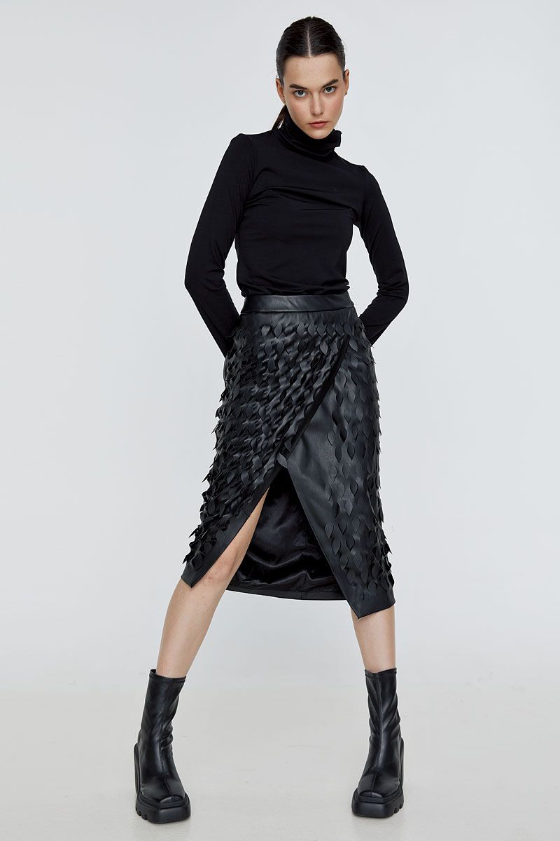 Μίντι κρουαζέ φούστα σε μαύρο οικολογικό δέρμα 