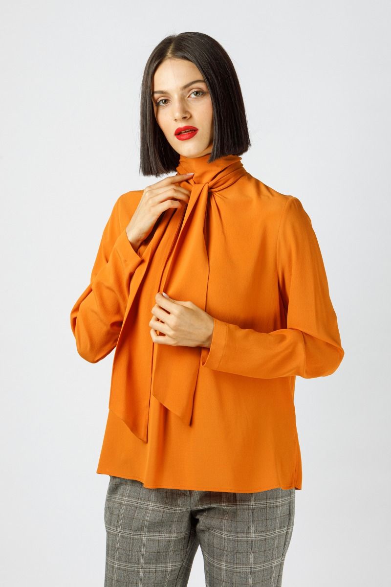 Pussy- bow blouse in crepe