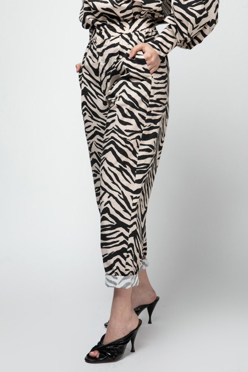 Tapered παντελόνι σε zebra-print 