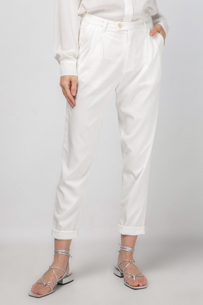Pleated white pants 
