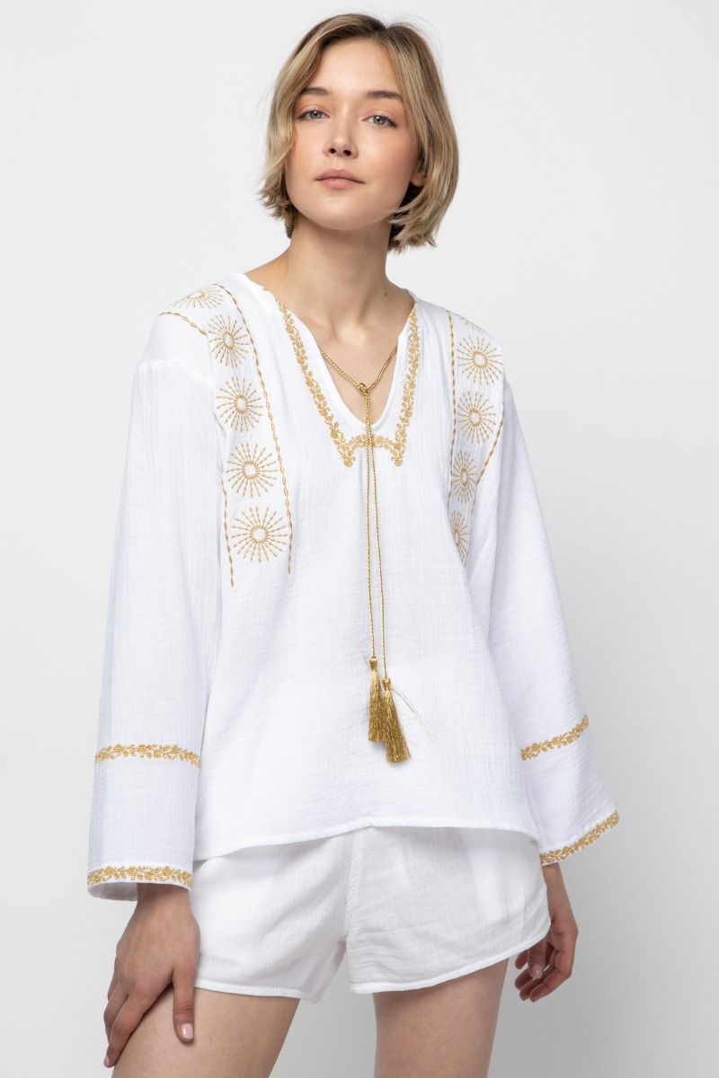 Blouse in white with gold embroidery 