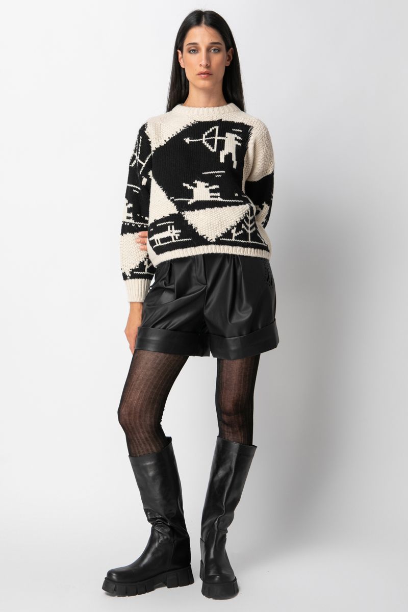 Crew- neck sweater with patterns