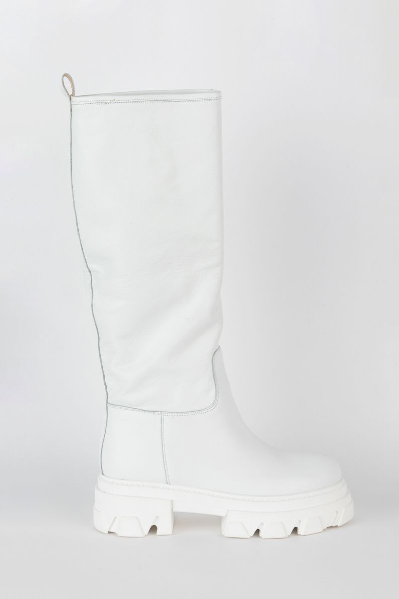 White boots with chunky sole 