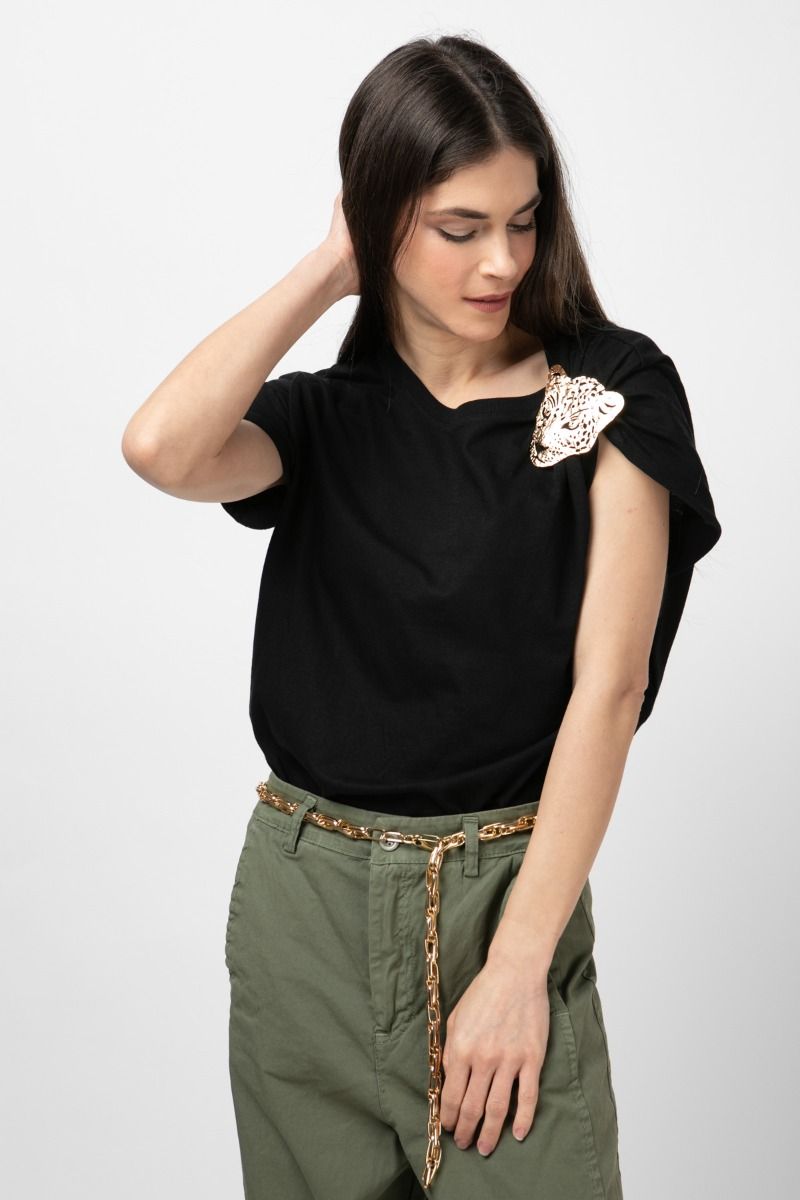 Black t-shirt embellished with golden accessory