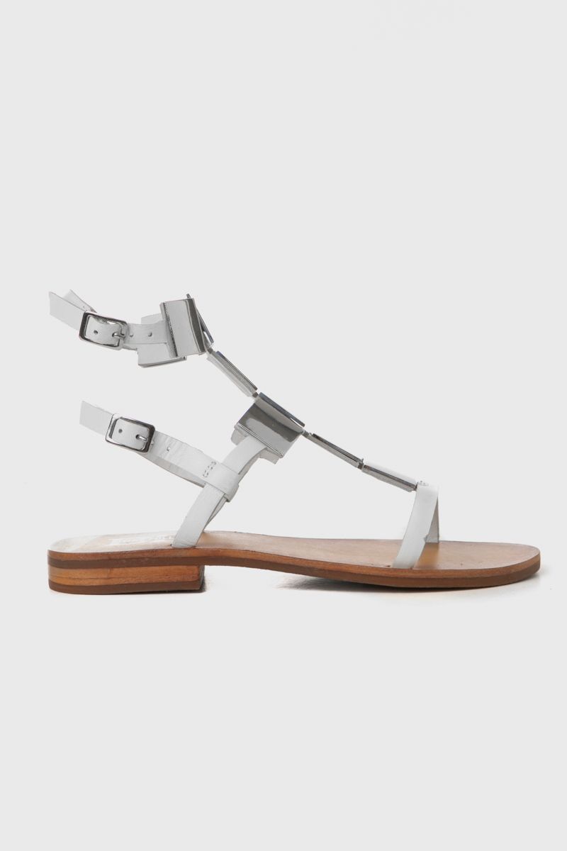 Flat leather sandals 