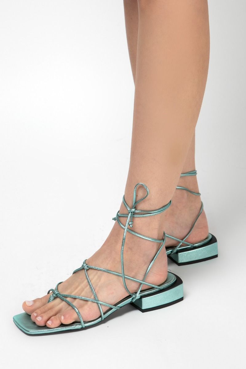 Flat laminated nappa  sandals 