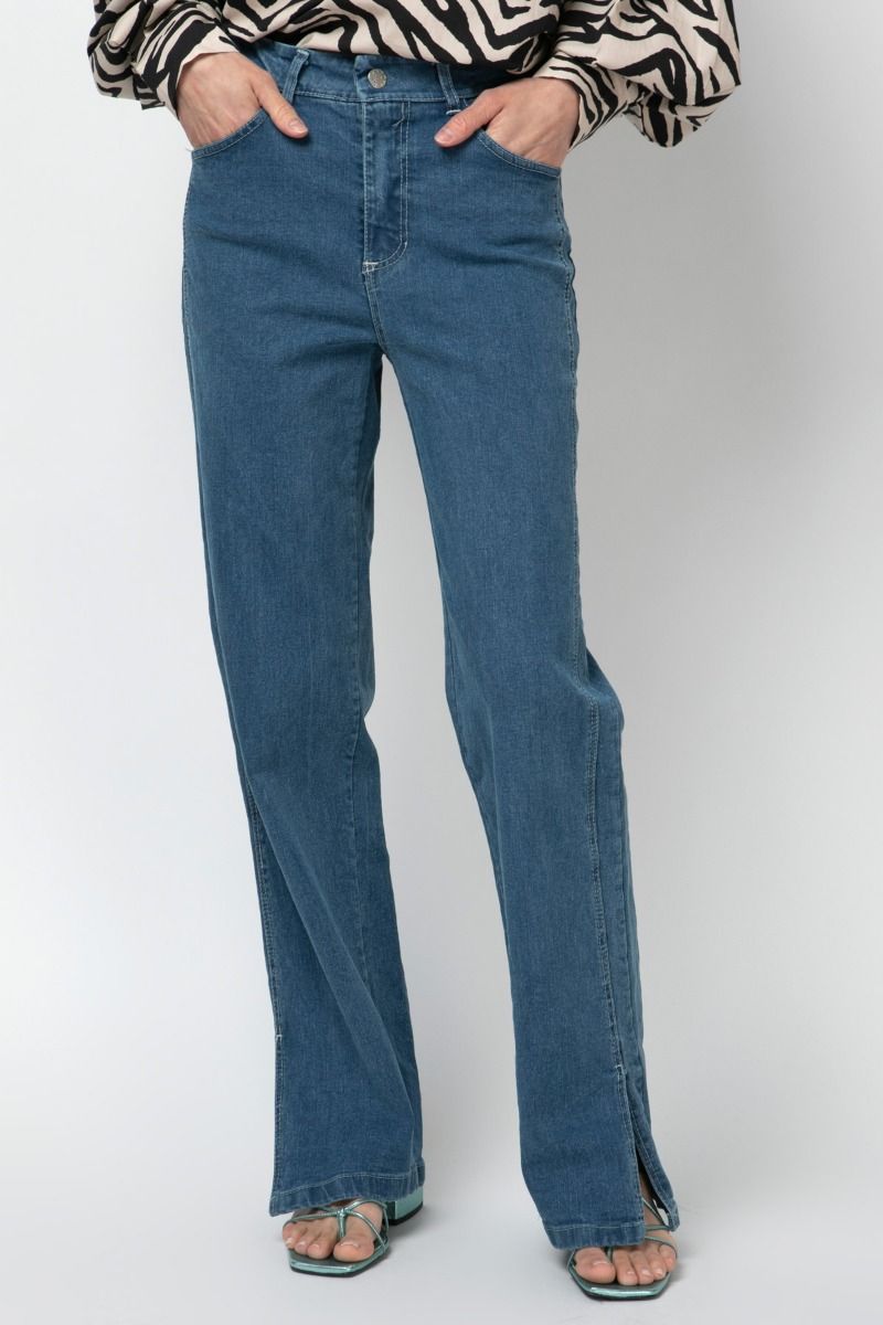 Straight -leg jeans 