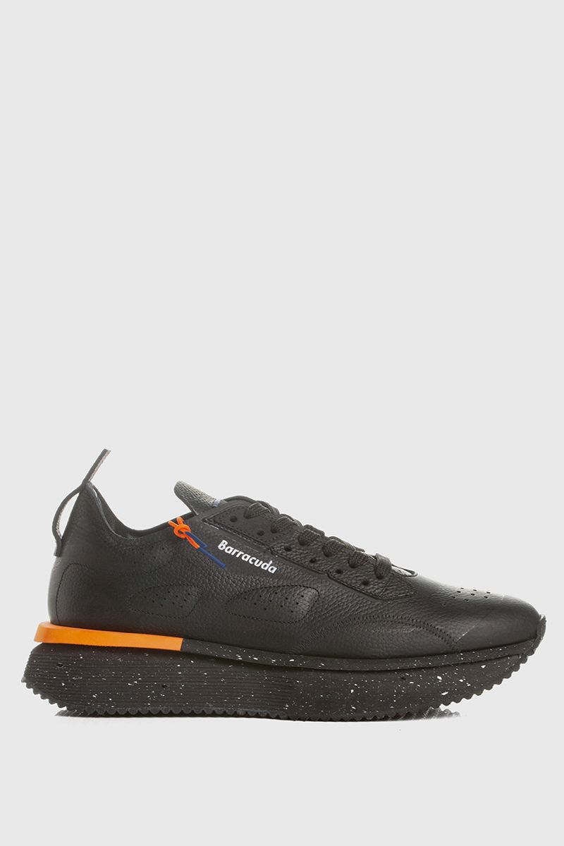 Sneakers in black and orange