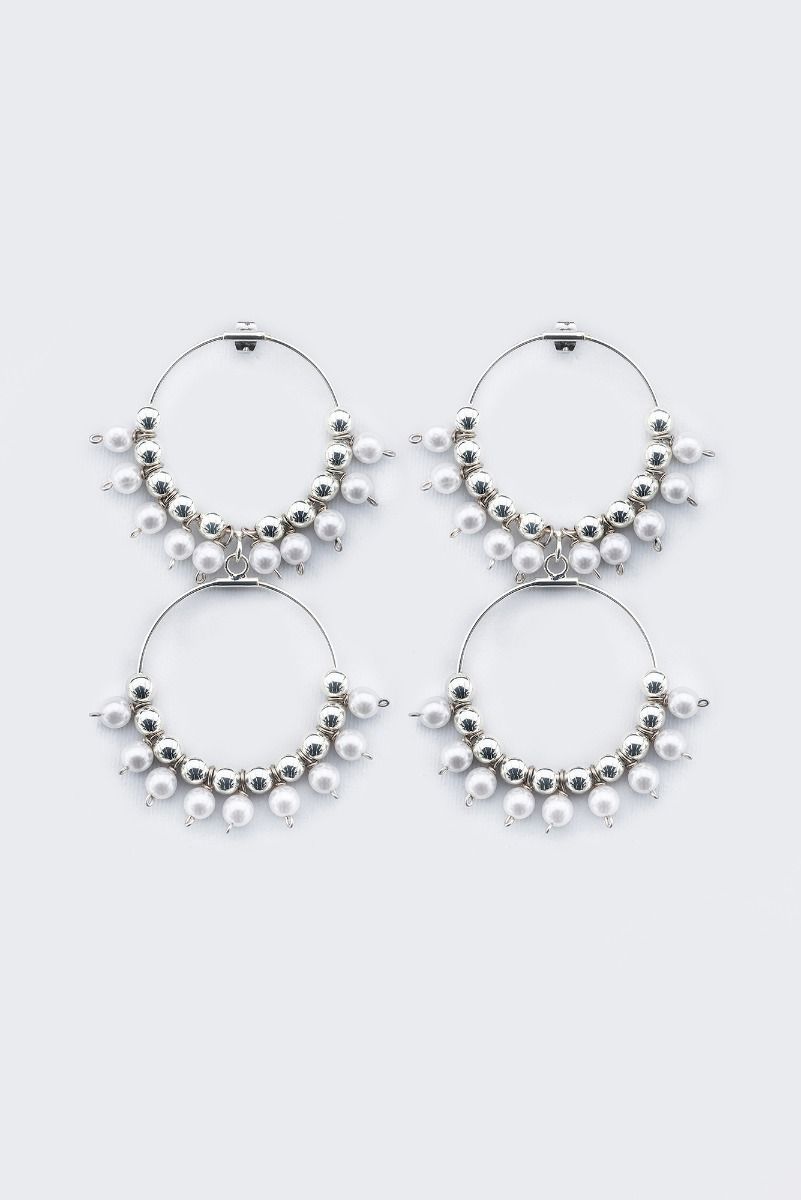 Hoops embellished with pearls 