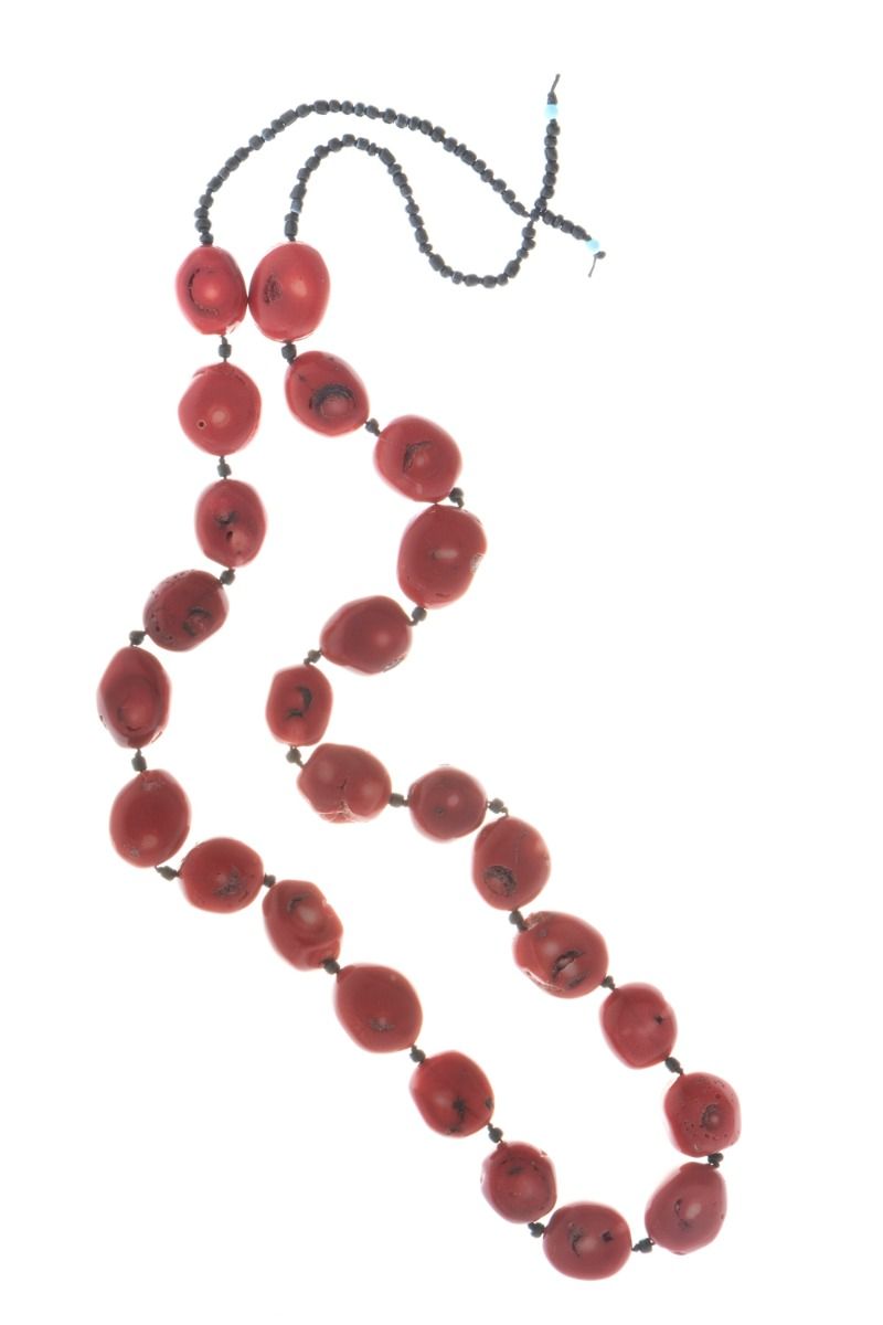 Necklace with red stones 