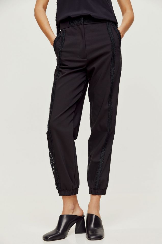 Tapered black pants 