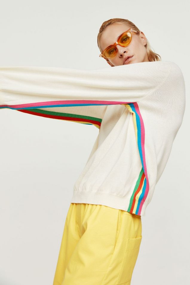 Πλεκτή  εκρού μπλούζα με χρωματιστές ρίγες 