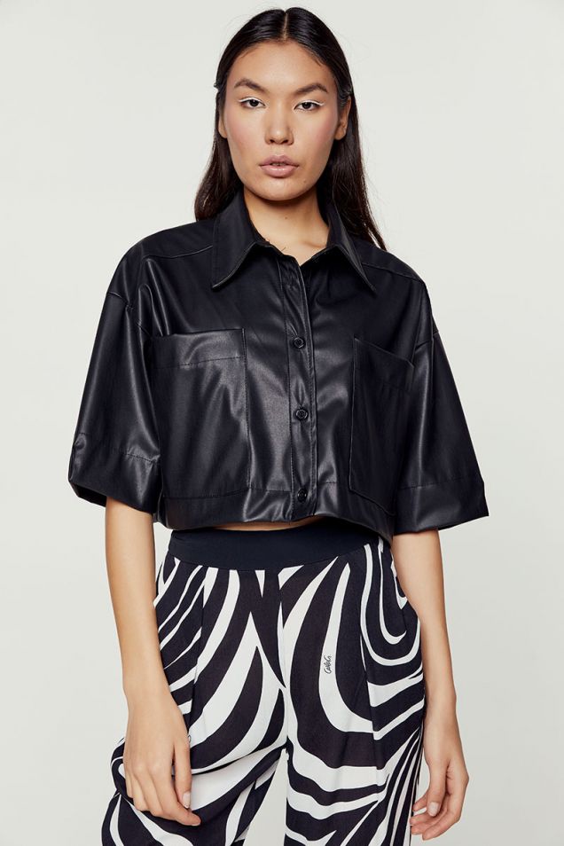 Cropped shirt from vegan leather 