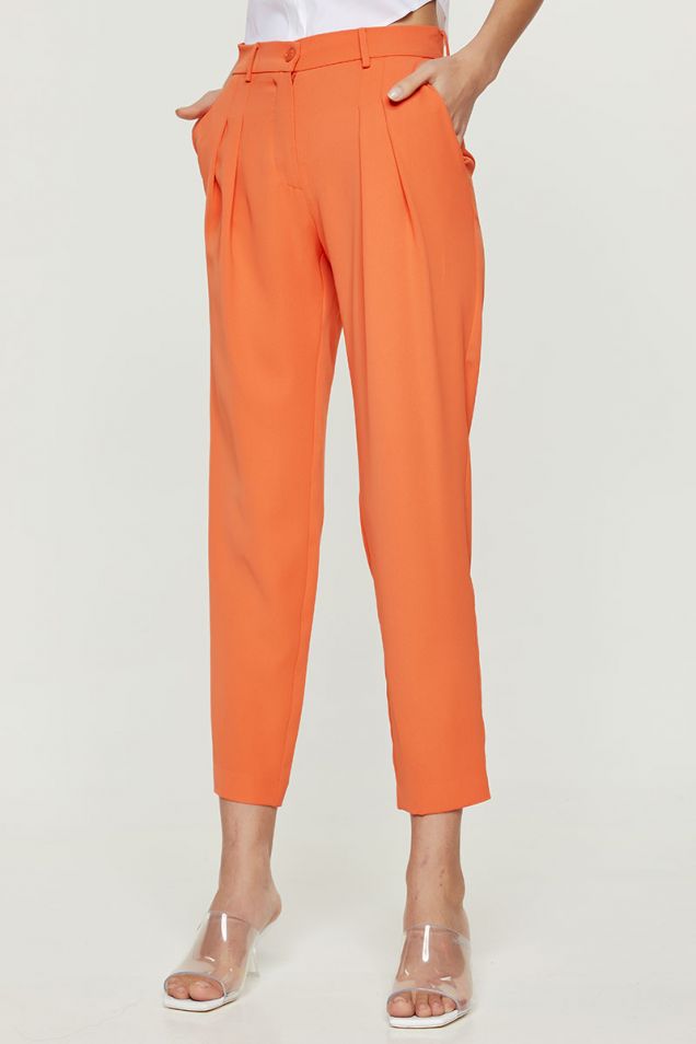 Pleated straight-leg pants in orange 