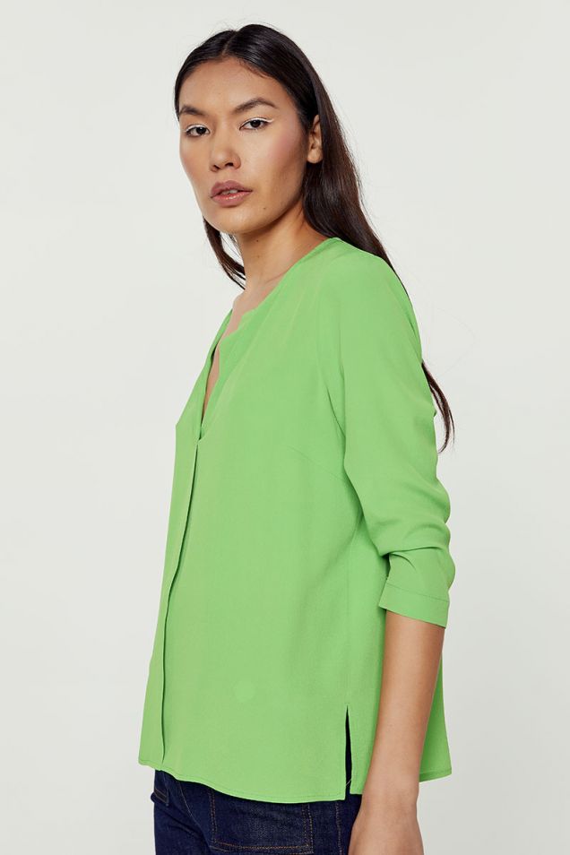 Crepe de chine blouse in green 