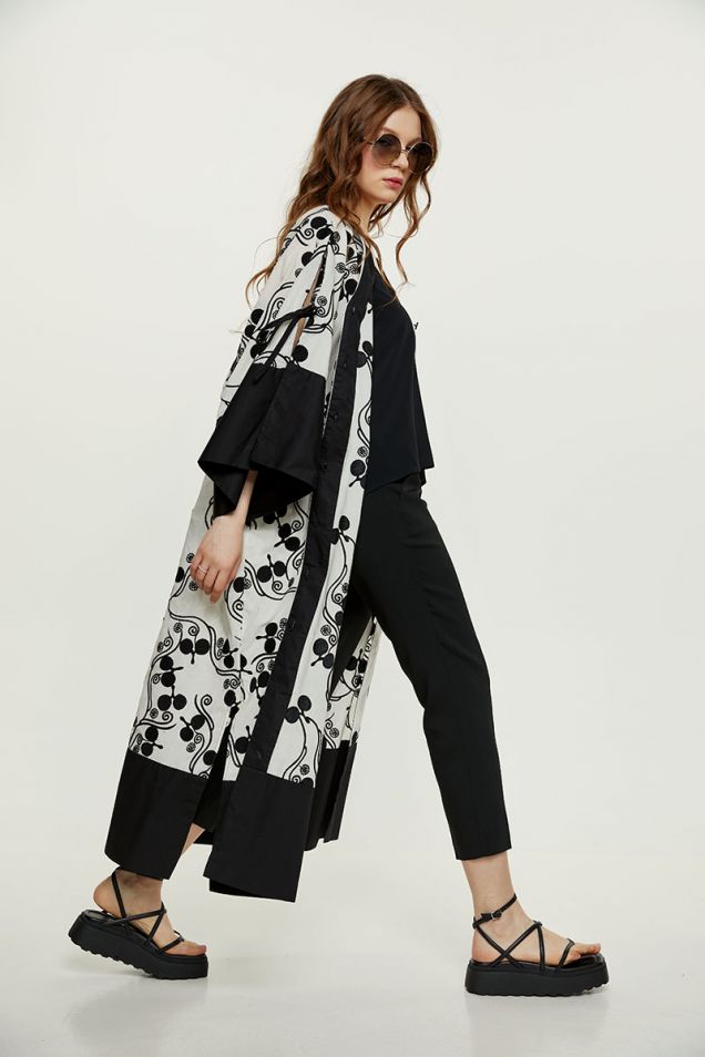Kimono dress with open sleeves and inserted belt 