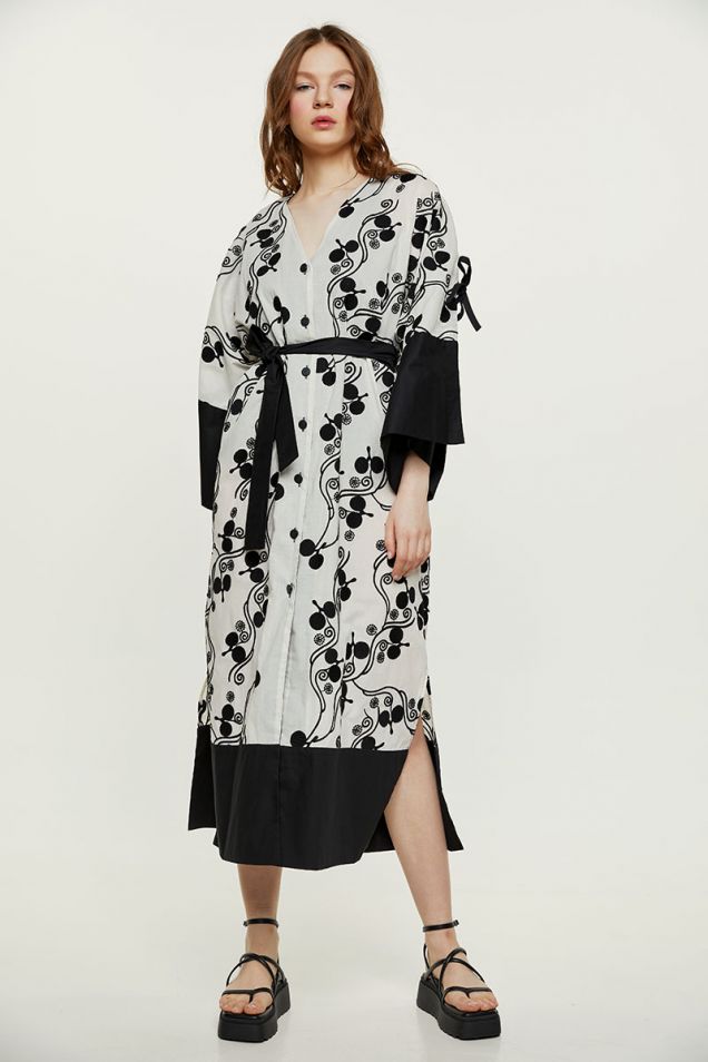 Φόρεμα -κιμονό με μαύρες λεπτομέρειες