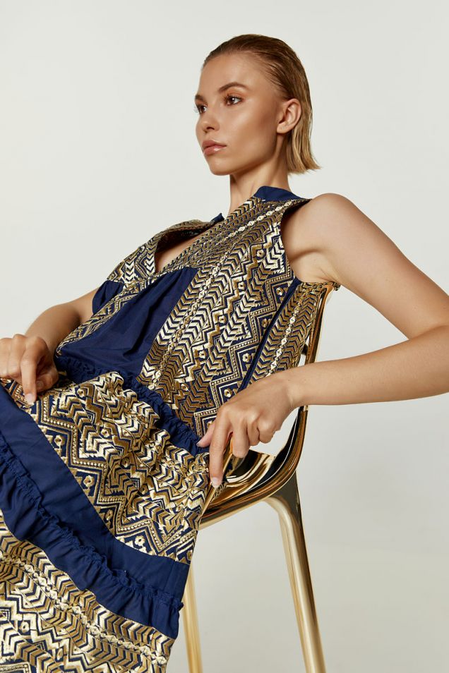 Blue dress with golden embroideries