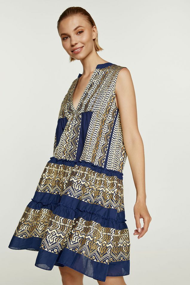 Blue dress with golden embroideries