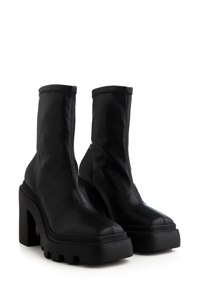 Gear heel black faux leather ankle boots