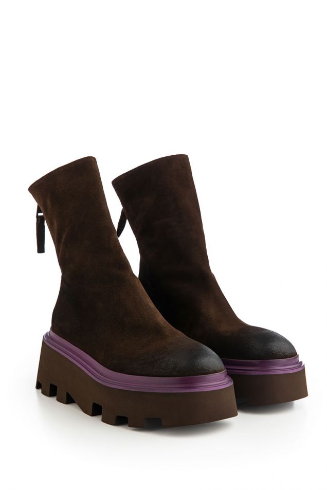 Suede boots in ebony with purple details