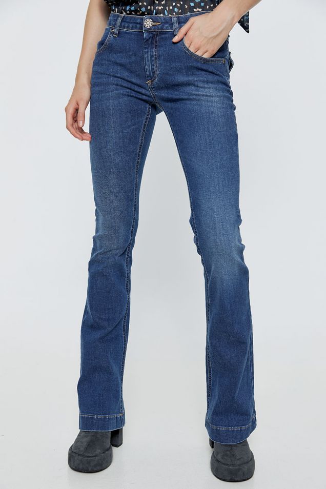 Stretchy  bell  bottom  jeans  with  bejewelled buttons
