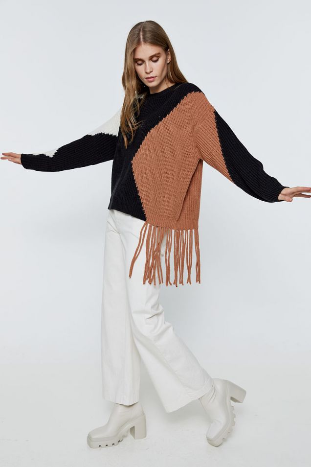 Ribbed sweater with fringed detail