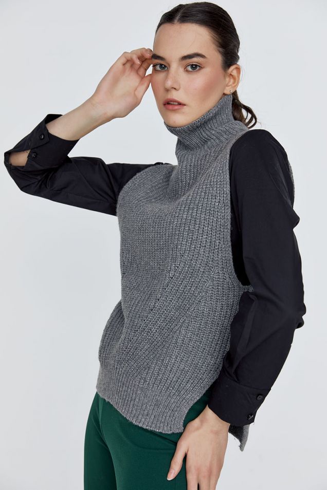 Sleeveless knitted top