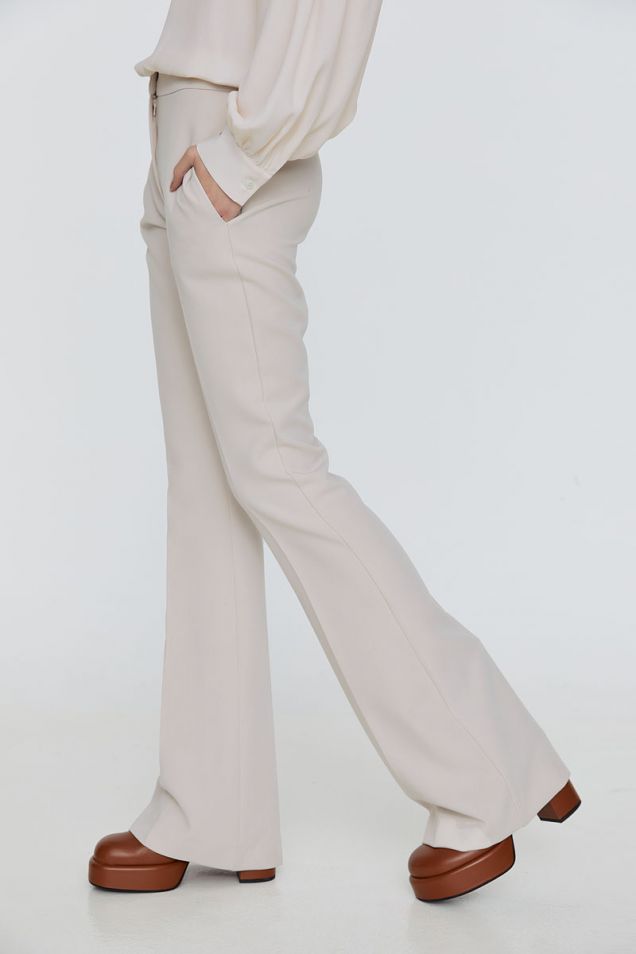 Flared pants in ivory