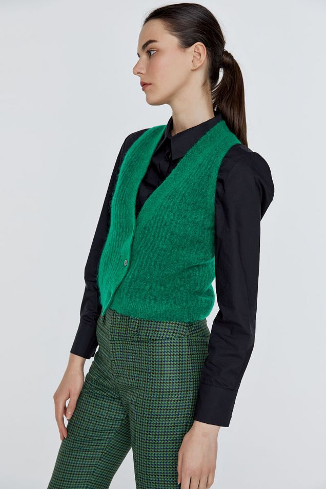 Knitted vest in green 