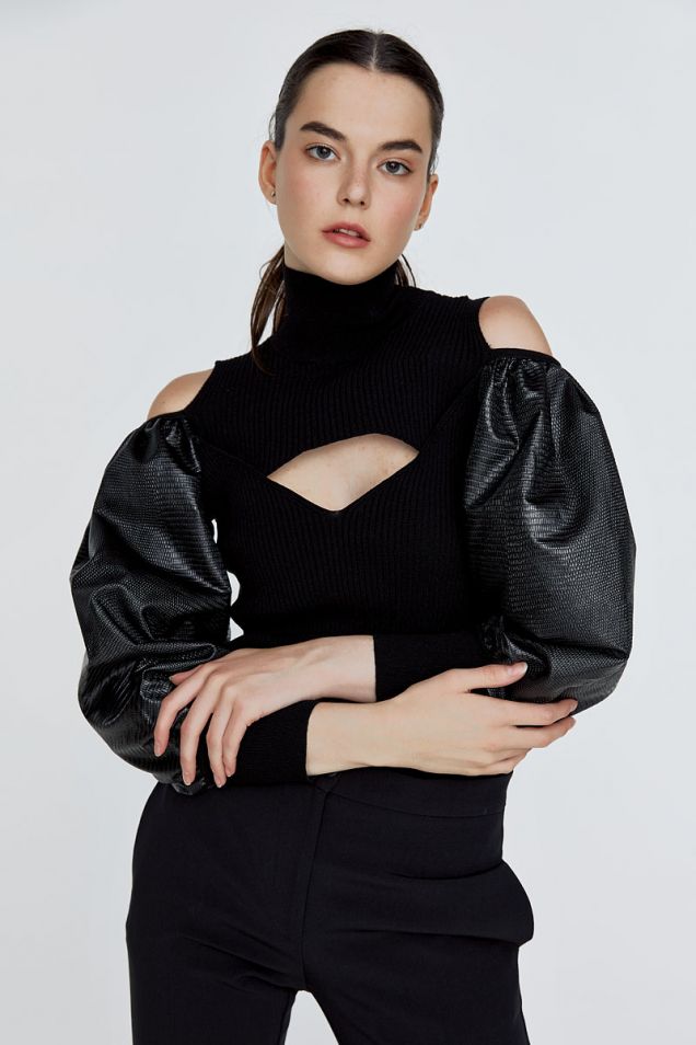 Ribbed viscose sweater with high collar and bare shoulders