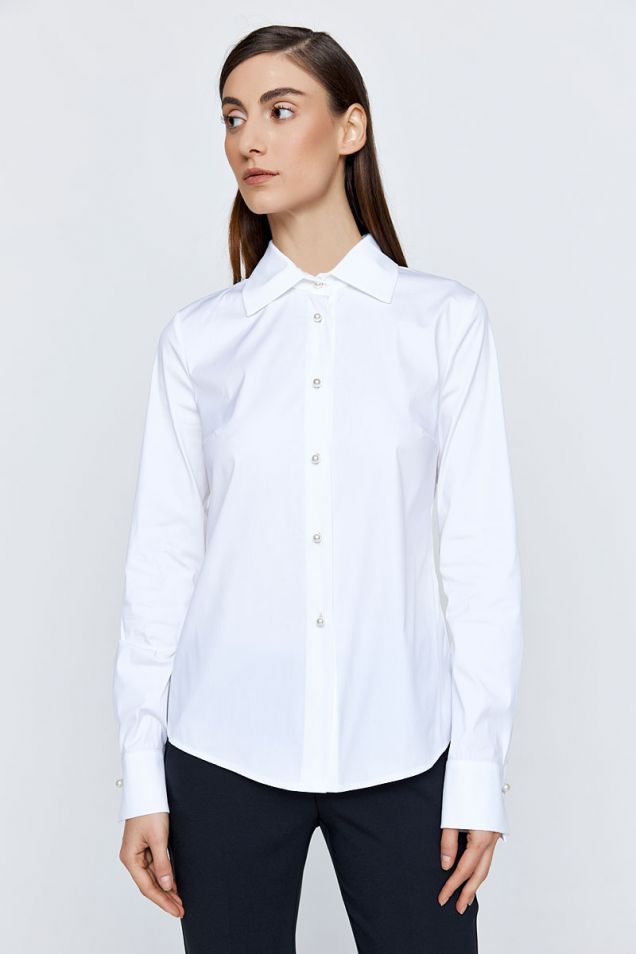 Λευκό πουκάμισο από στρετς ποπλίνα με κουμπιά πέρλες