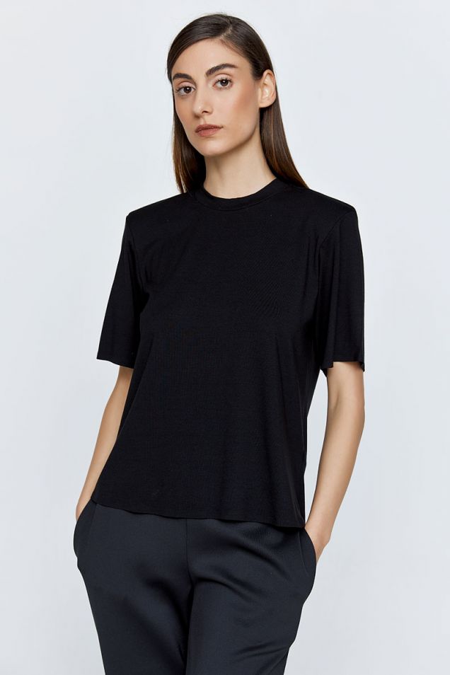 Padded shoulders T-shirt with patch in black 