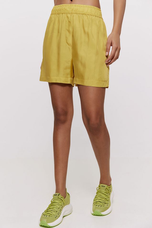 Viscose shorts in mustard hue