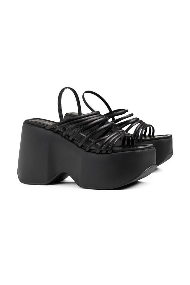 Strappy platform  sandals in black 