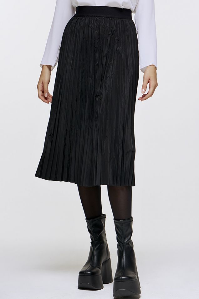 Pleated skirt in black 