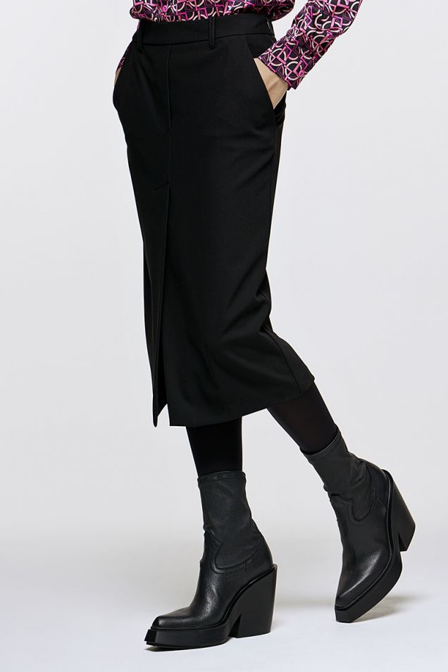 Midi skirt in stretch gabardine with front split 