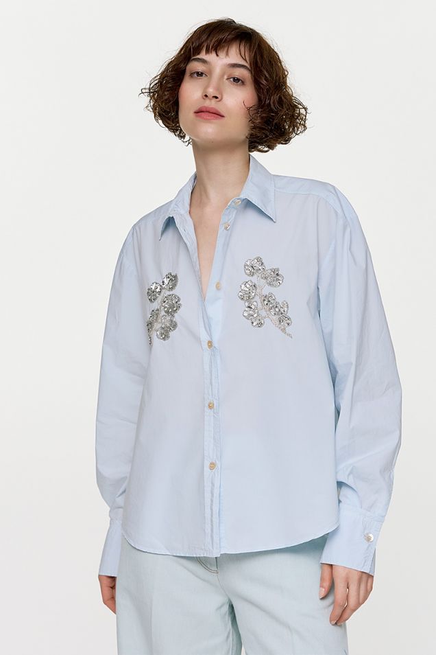 Mannish shirt with embroidered detailing in cotton poplin