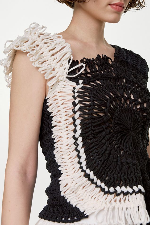 Crocheted  βαμβακερό τοπ σε άσπρο -μαύρο