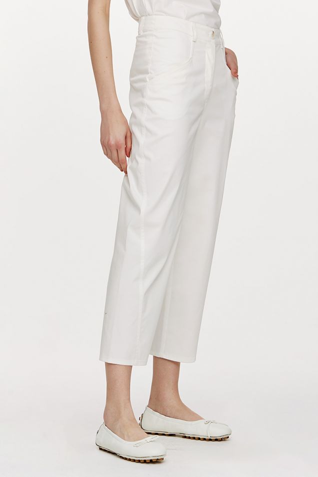 Carrot pants in white