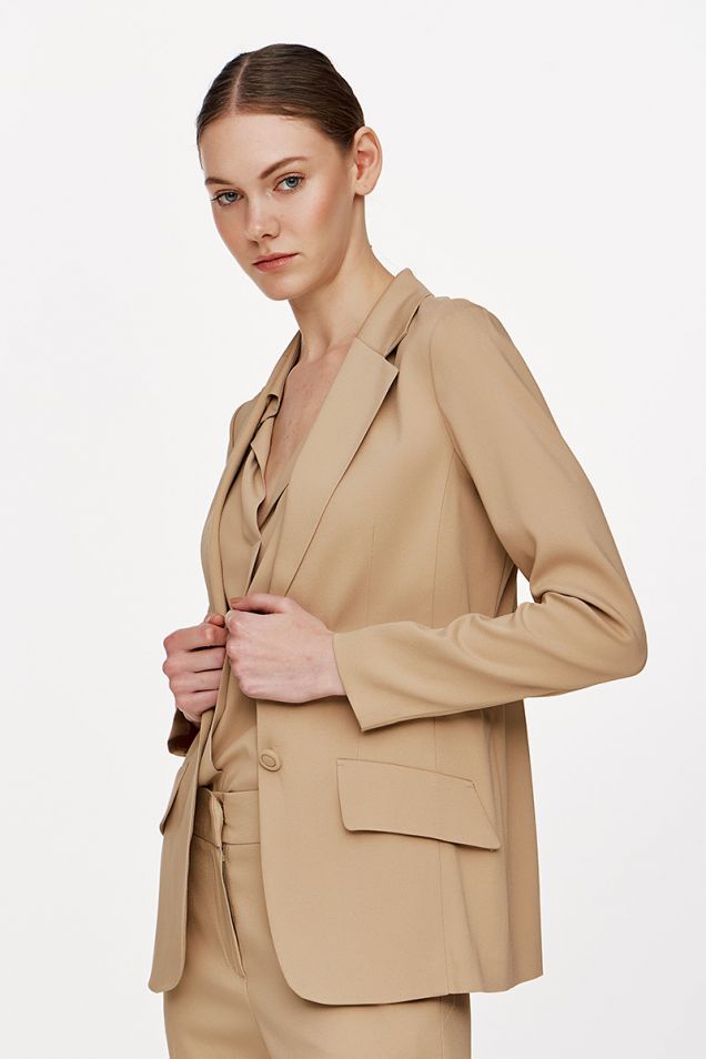 Single -breasted viscose crepe jacket with fabric buttons