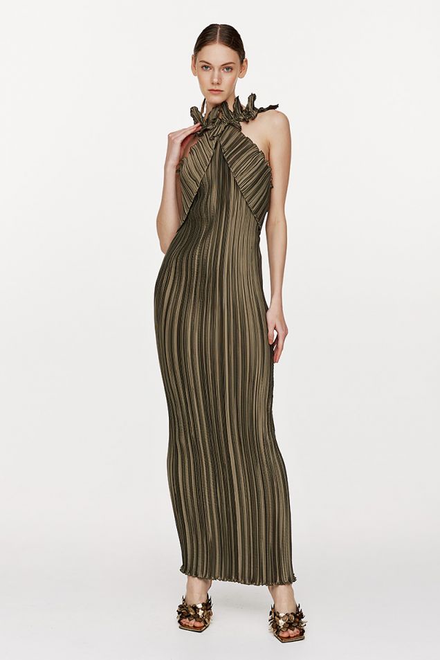 Maxi dress with open back 