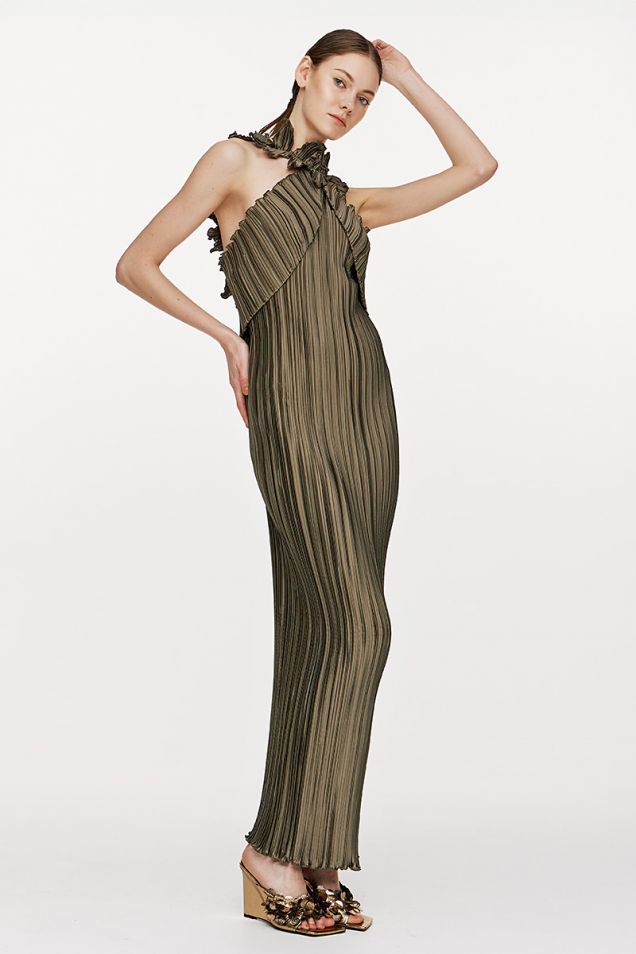 Maxi dress with open back 