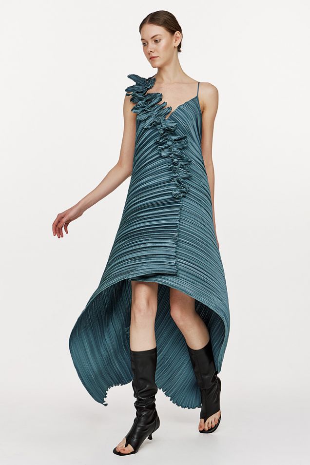 Pleated asymmertic dress with ruffled details