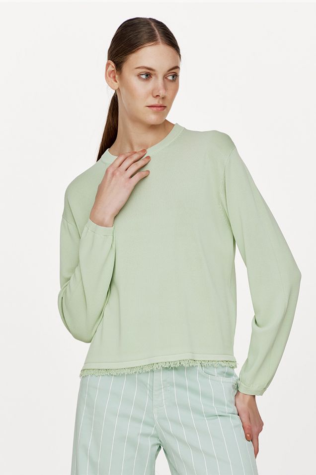 Roundneck viscose sweater in the color of water 