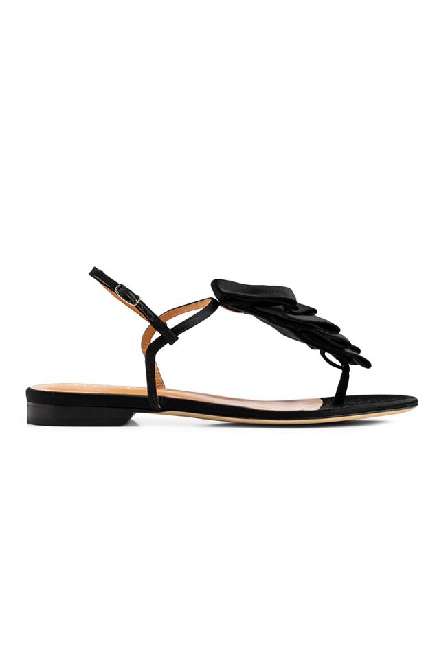 Flat sandals in black satin