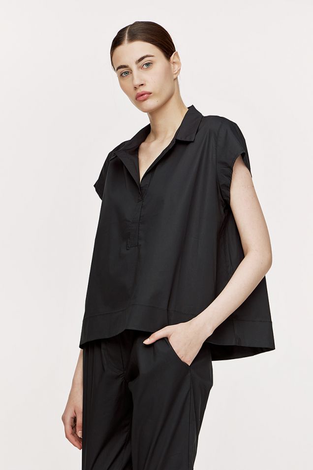 Cotton-poplin shirt in black 